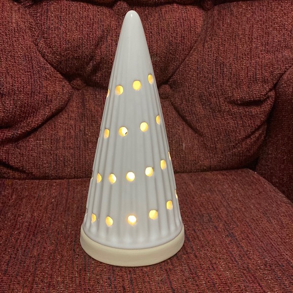 New Light Up Ceramic Christmas Tree Decor - Picture 1 of 2
